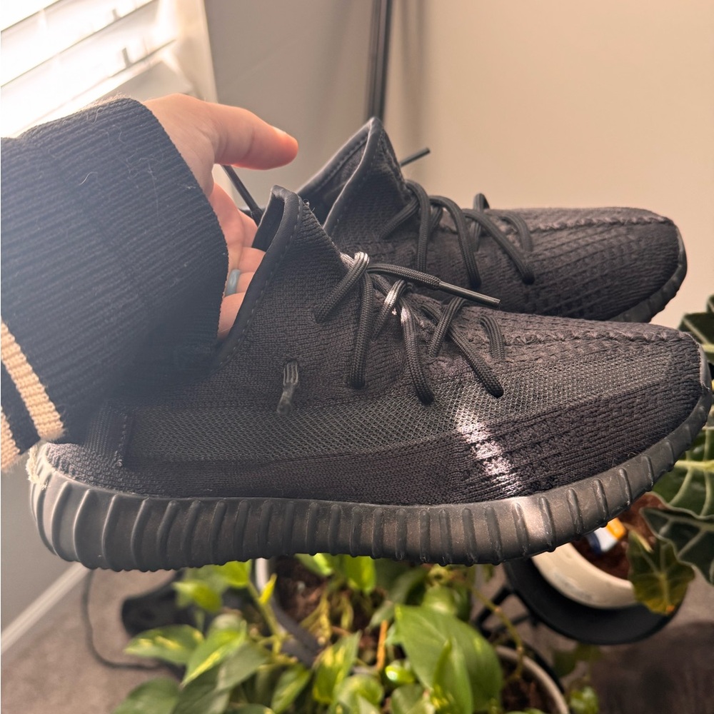 Yeezy boost 350 v2 onxy *NO BOX*